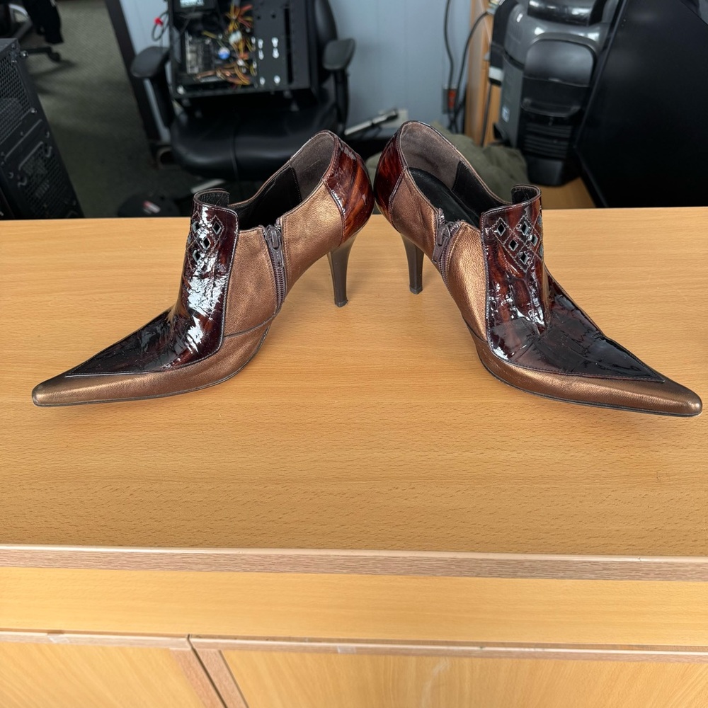 Made in Italy Laura Ferri Leather Heels - Picture 2 of 9